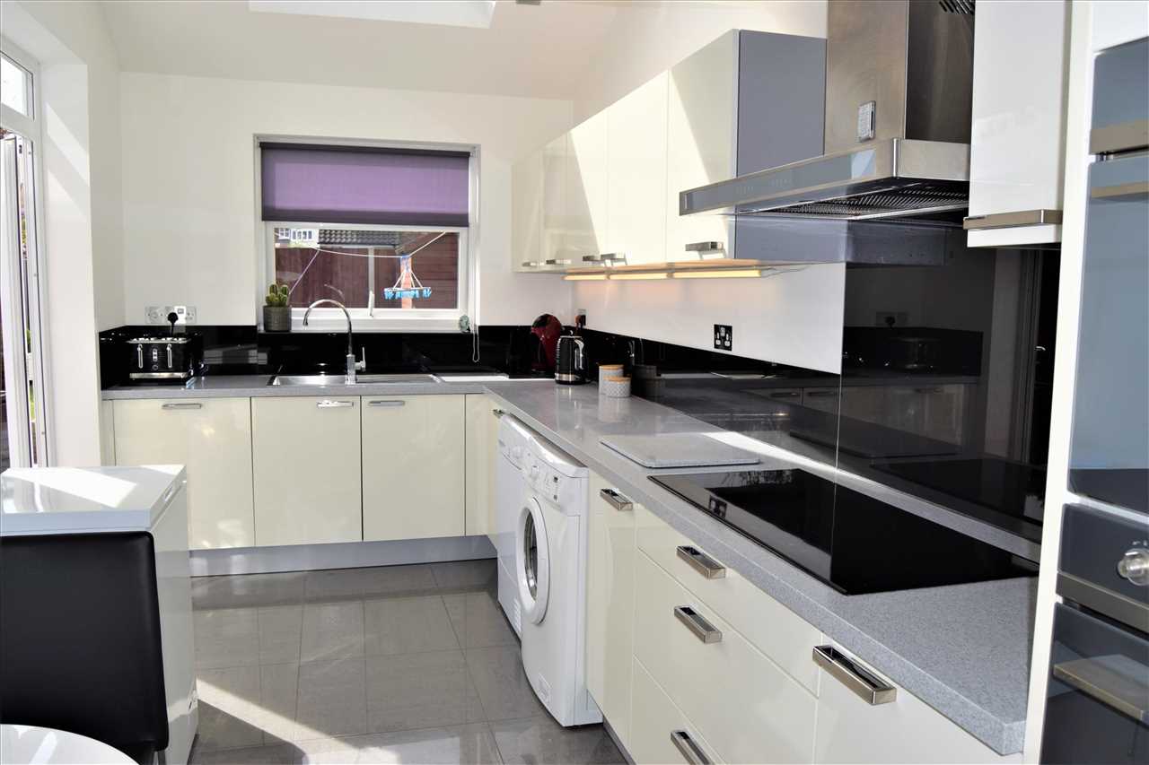 106 Halewood Drive, Woolton — photo 4 of 23