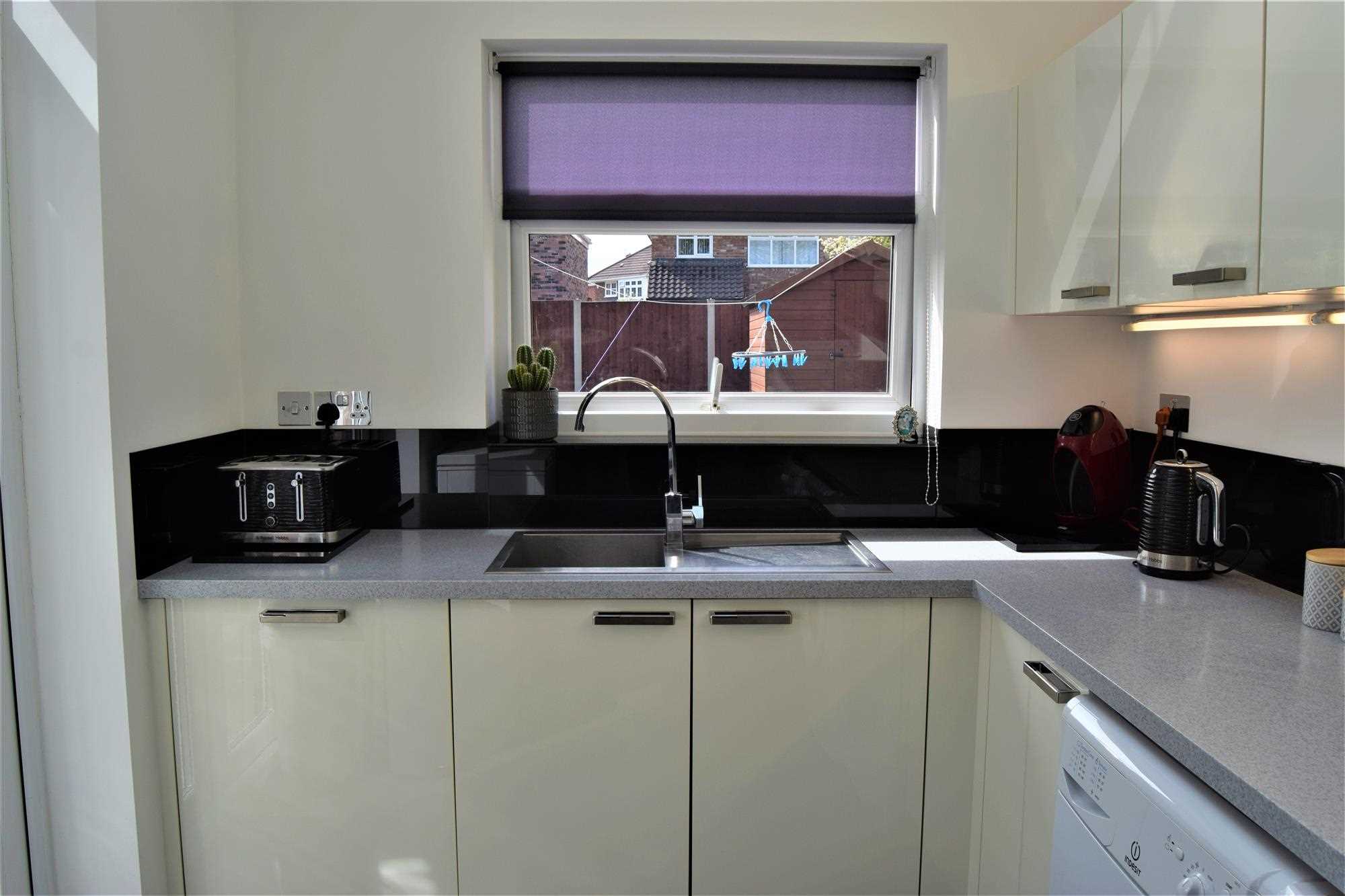 106 Halewood Drive, Woolton — photo 5 of 23