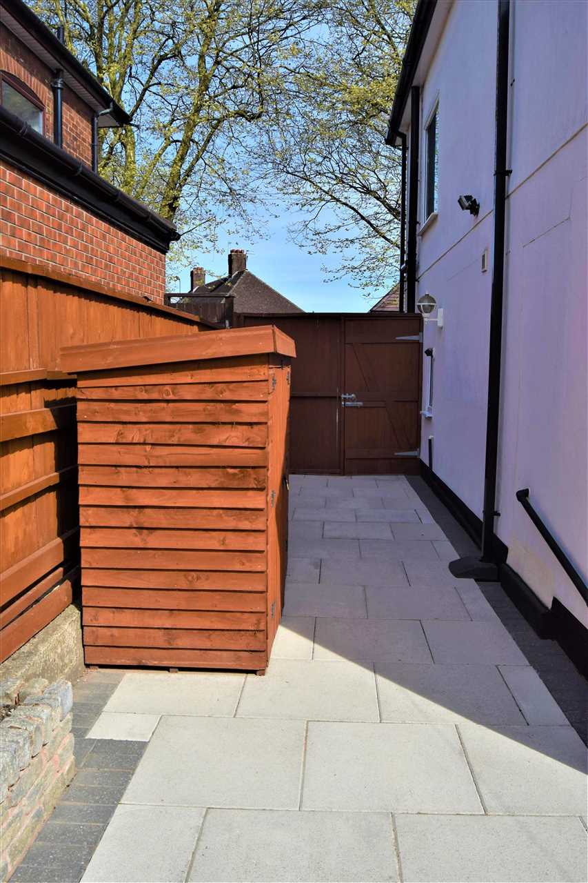 106 Halewood Drive, Woolton — photo 19 of 23