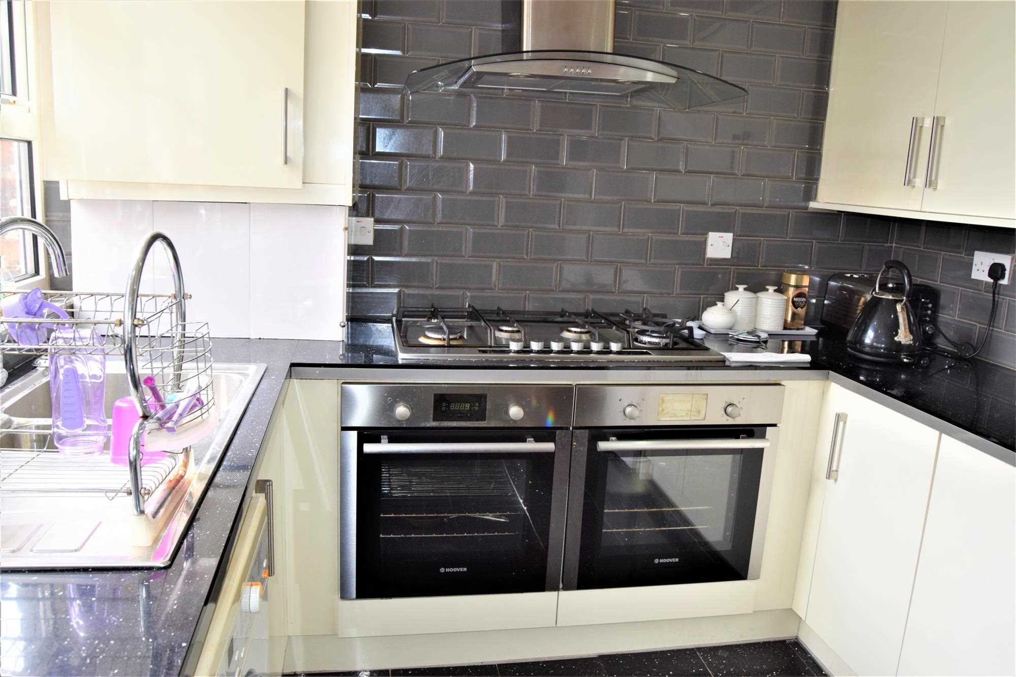 28 Woodchurch Road, Old Swan — photo 8 of 22