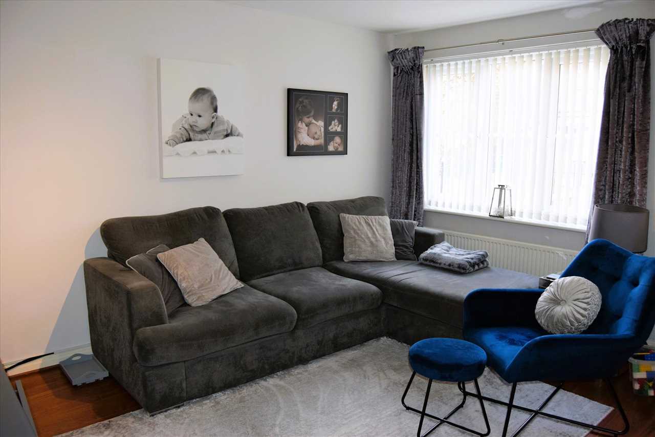 16 Addenbrooke Drive, Hunts Cross — photo 2 of 26