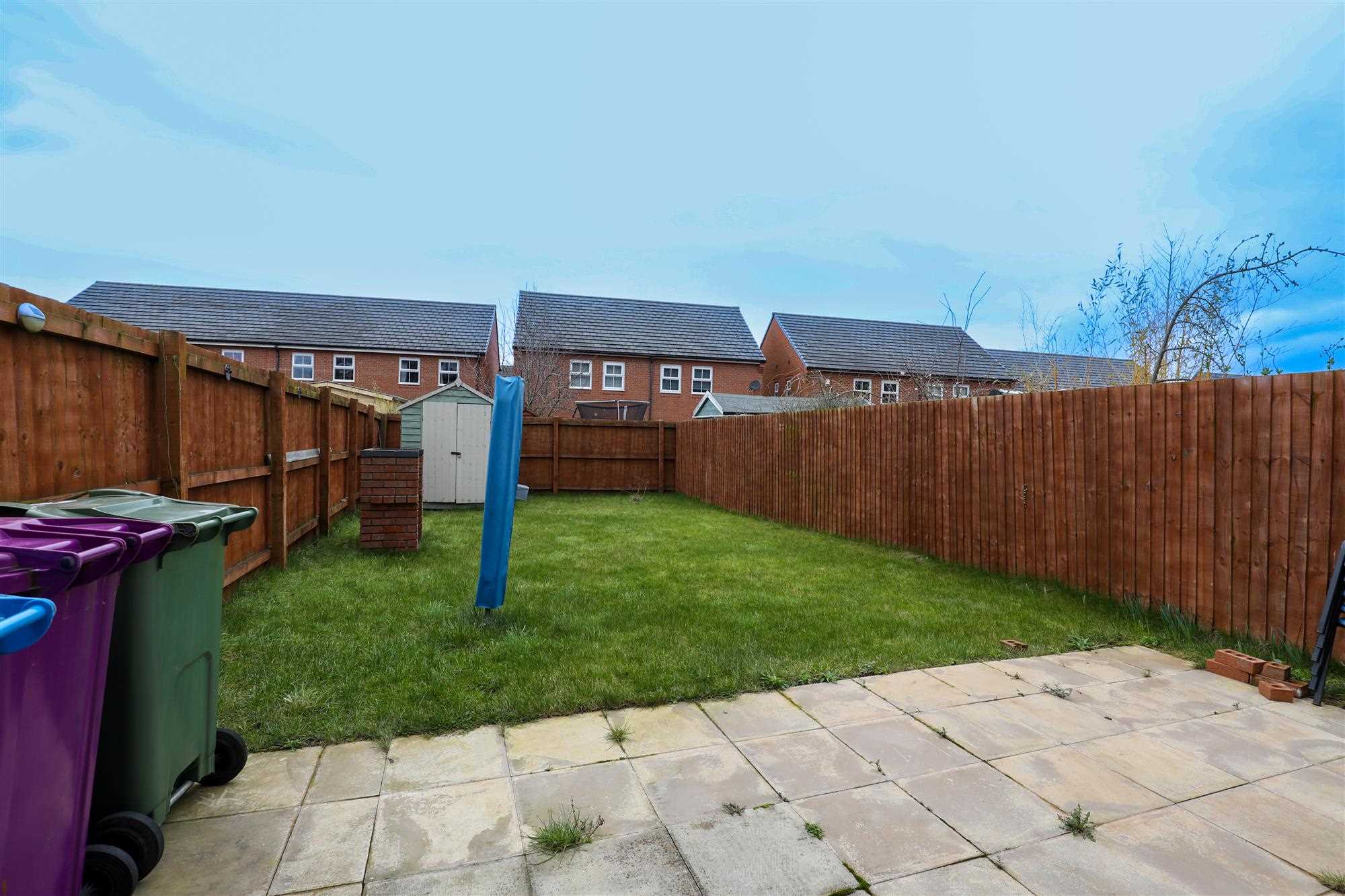 33 Great Heath Road, Kirkdale — photo 16 of 17