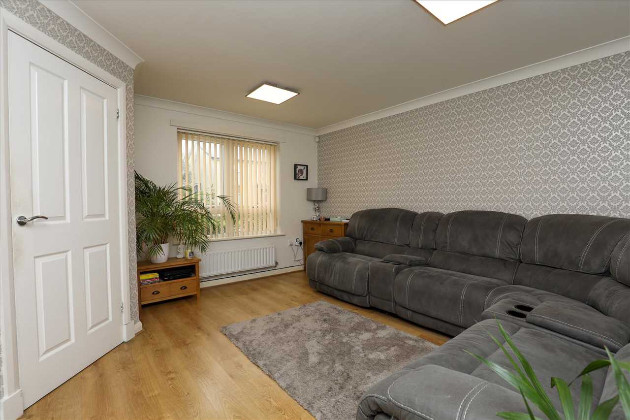 30 Pennycress Drive, Norris Green — photo 2 of 18