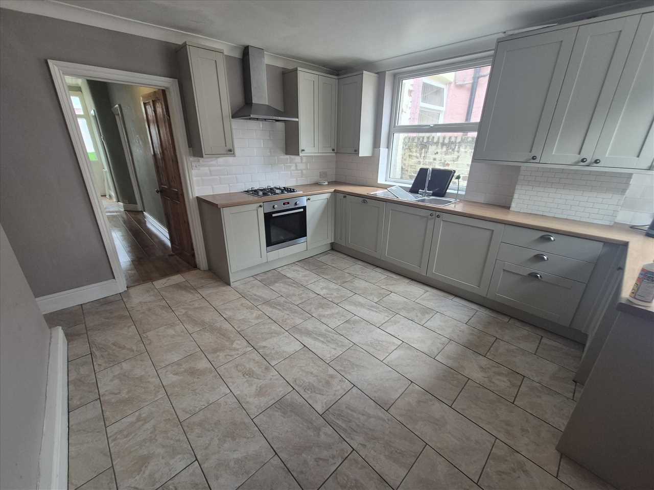 16 Guernsey Road, Old Swan — photo 6 of 15