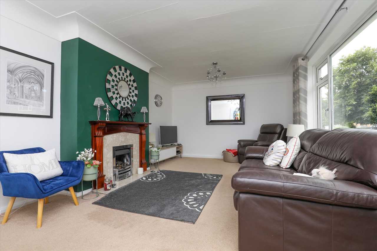 323 Hunts Cross Avenue, Woolton — photo 2 of 19