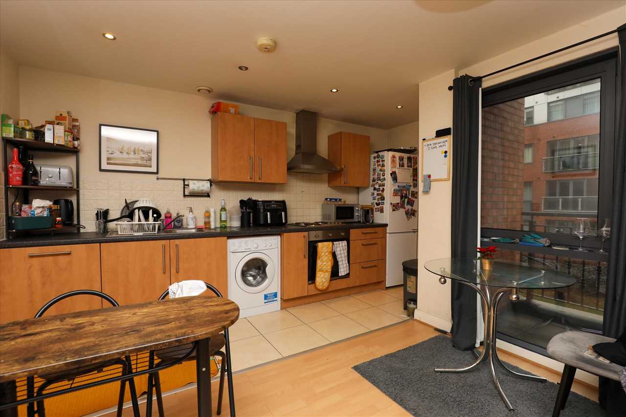 Apartment 41 Central Gardens, Benson Street — photo 2 of 14