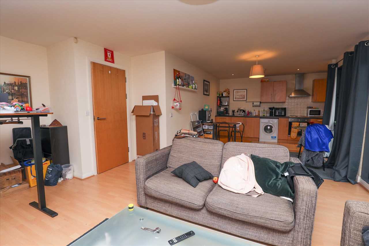 Apartment 41 Central Gardens, Benson Street — photo 3 of 14