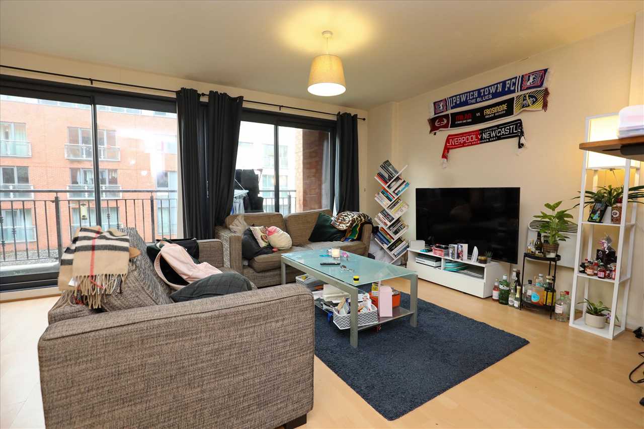 Apartment 41 Central Gardens, Benson Street — photo 5 of 14