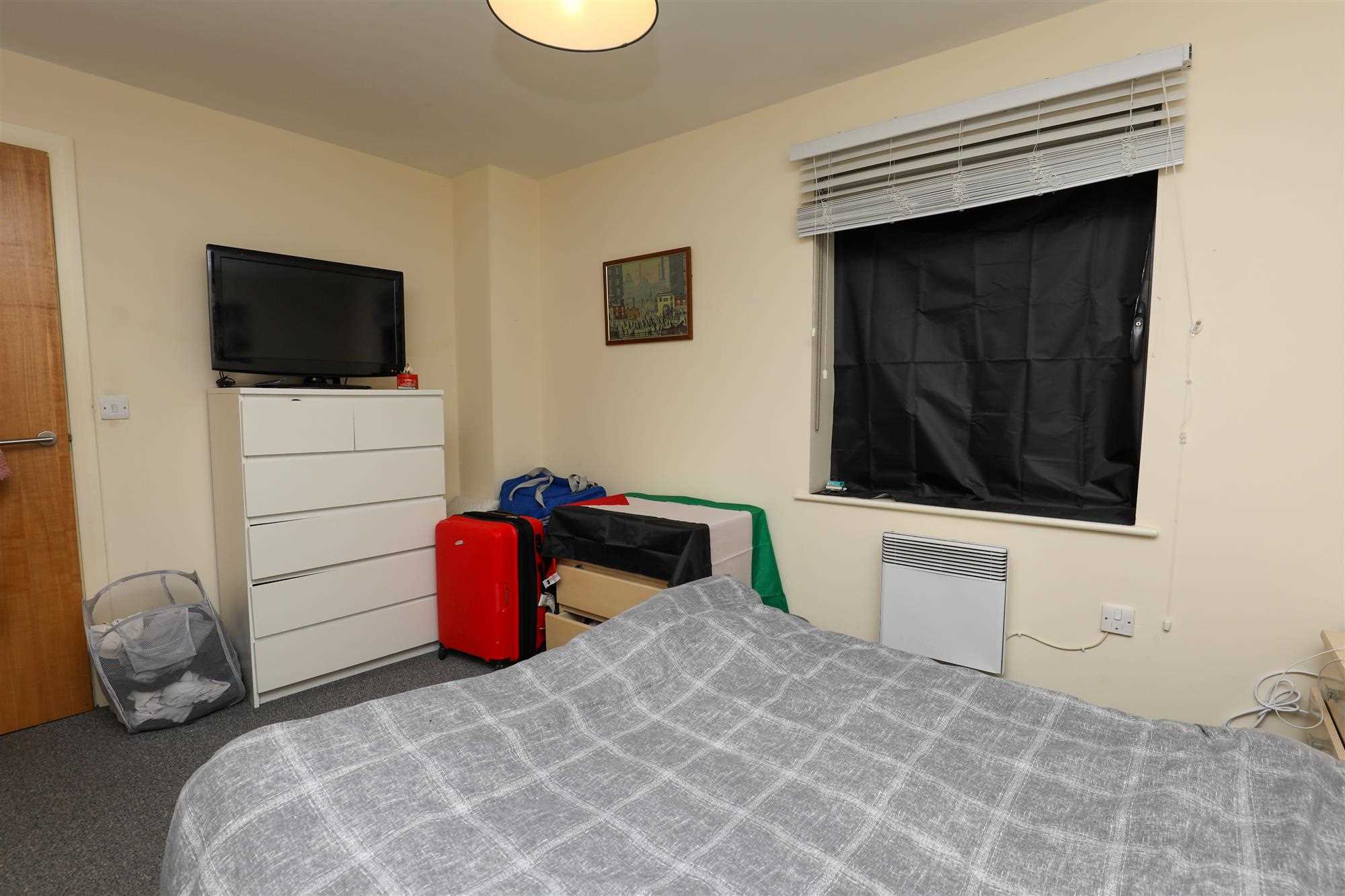 Apartment 41 Central Gardens, Benson Street — photo 8 of 14