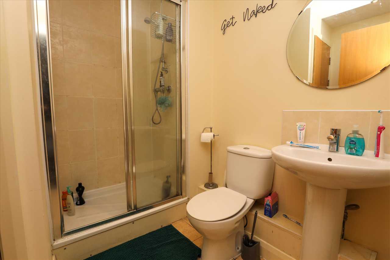 Apartment 41 Central Gardens, Benson Street — photo 9 of 14