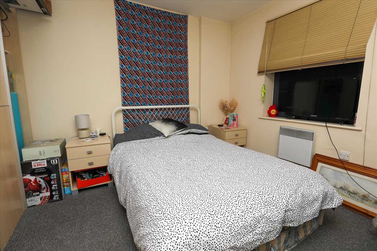 Apartment 41 Central Gardens, Benson Street — photo 10 of 14
