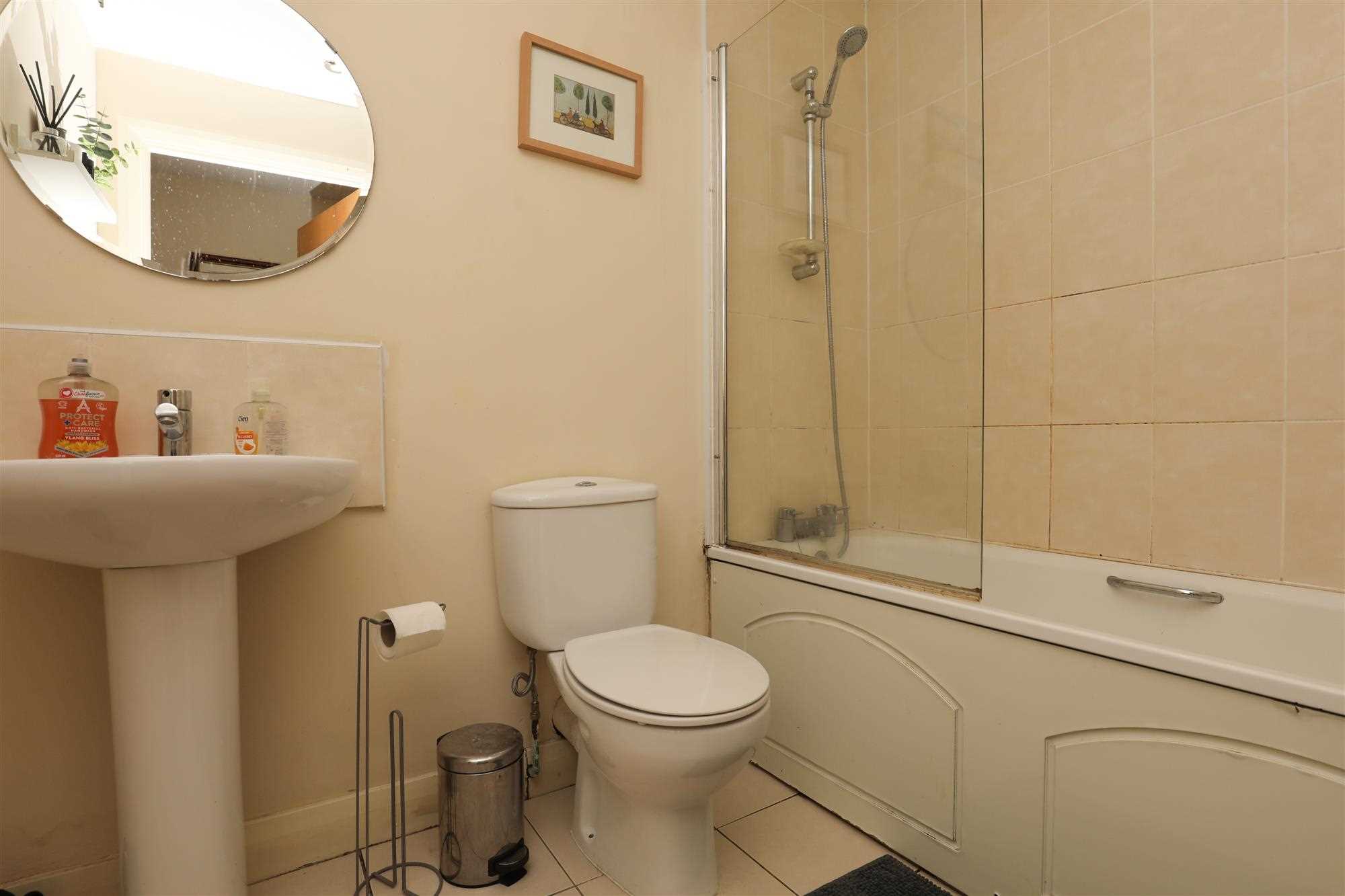 Apartment 41 Central Gardens, Benson Street — photo 11 of 14