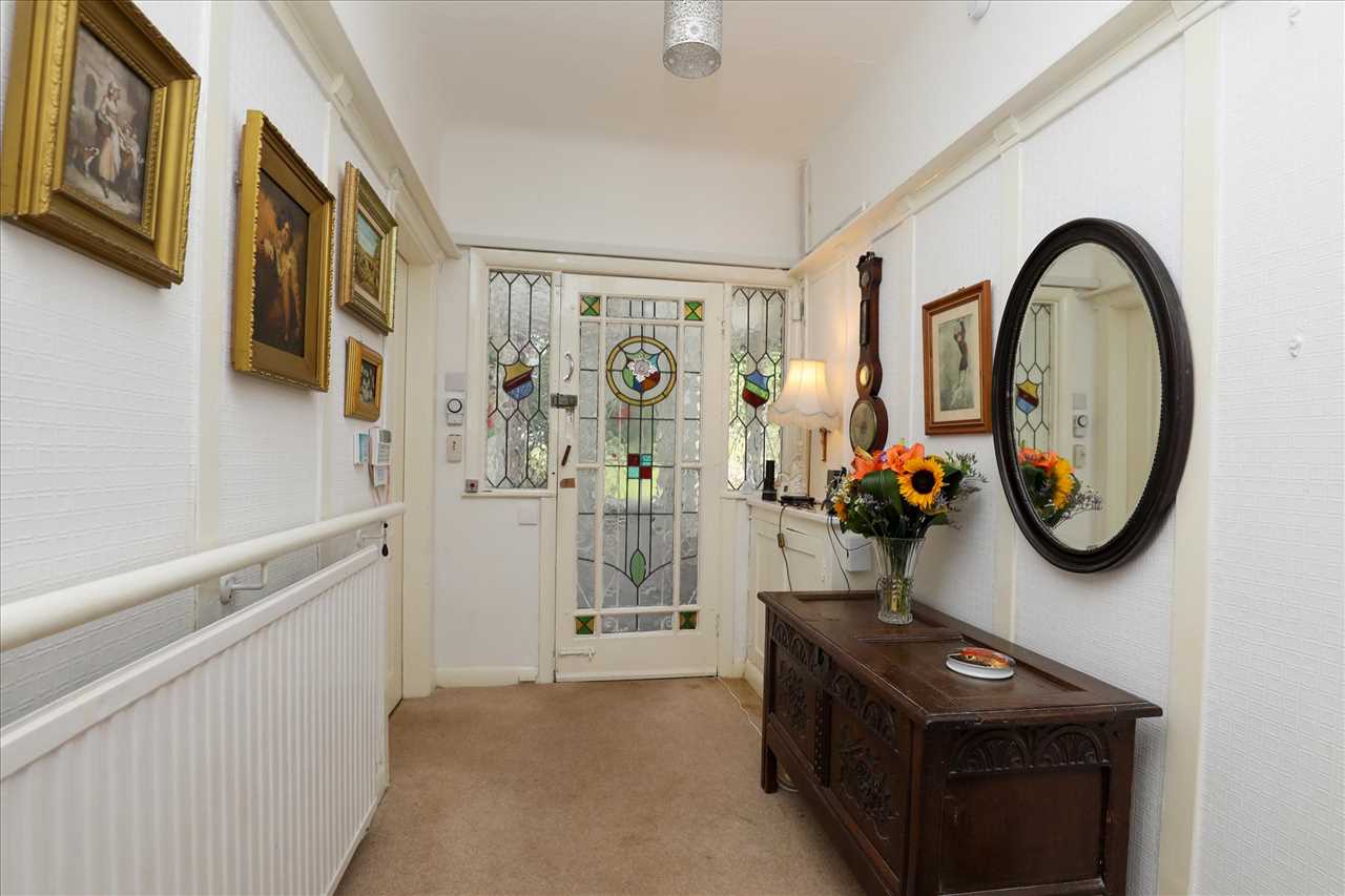 31 Blackburne Drive — photo 3 of 24