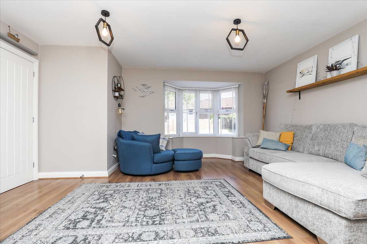11 Ashton Close — photo 2 of 19