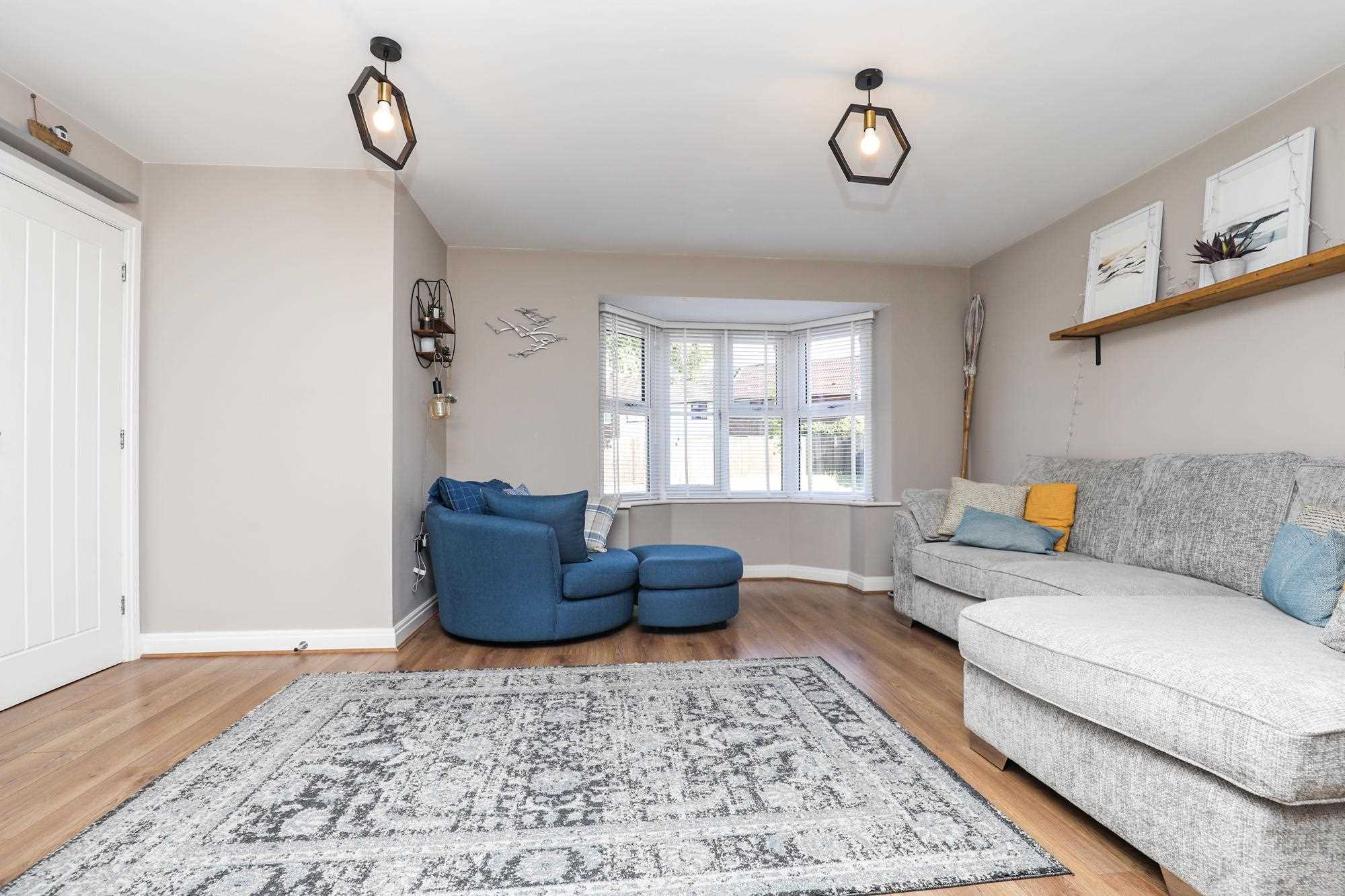 11 Ashton Close — photo 2 of 19