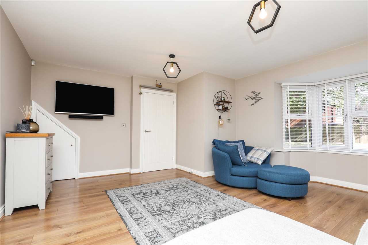 11 Ashton Close — photo 3 of 19