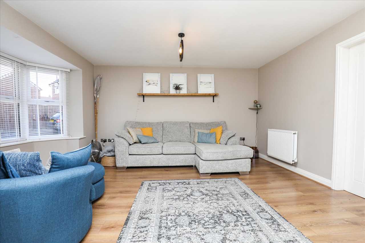 11 Ashton Close — photo 4 of 19