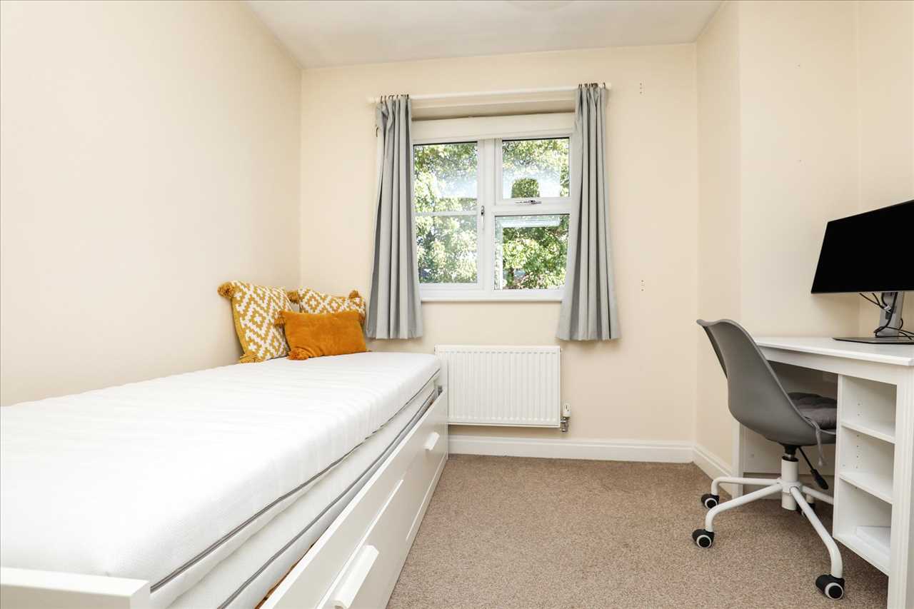 11 Ashton Close — photo 12 of 19