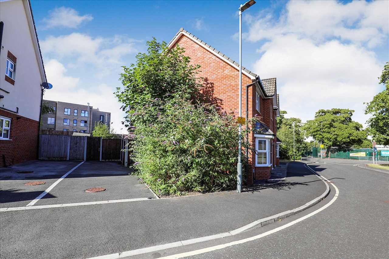 11 Ashton Close — photo 18 of 19