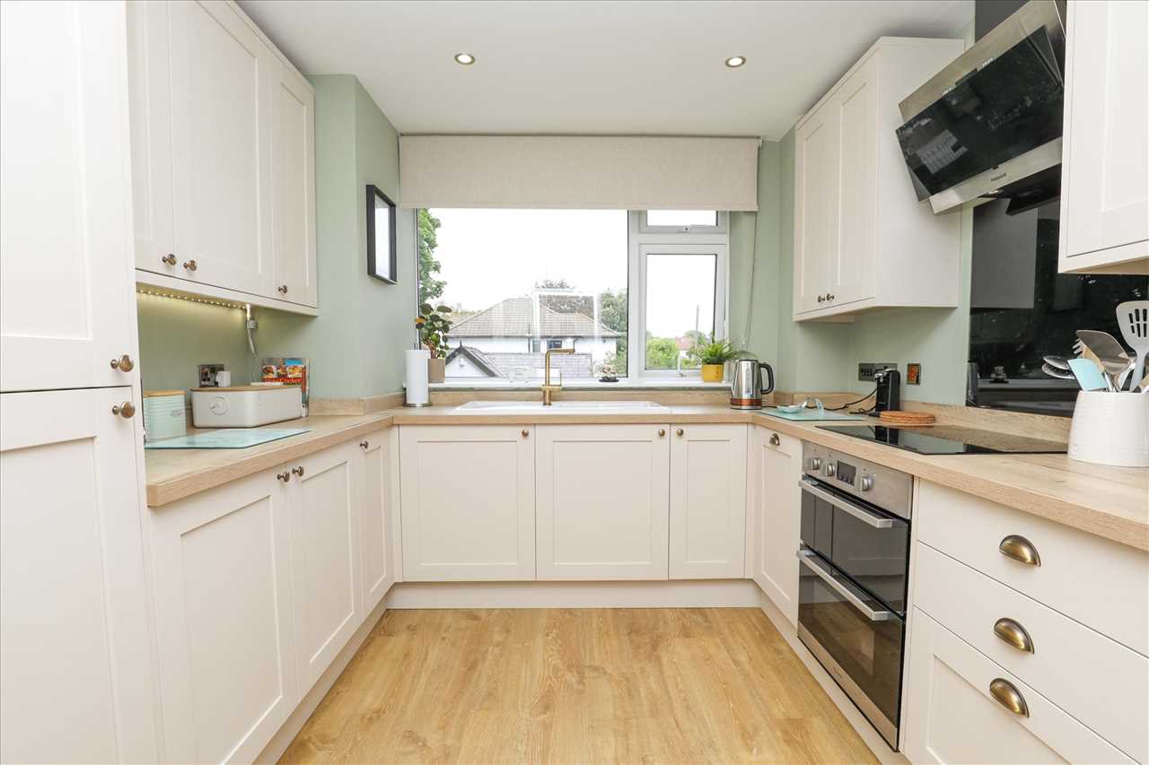 8 Crompton Court, Cromptons Lane — photo 3 of 13