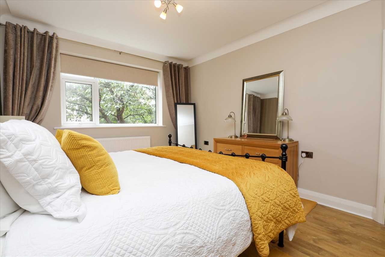 8 Crompton Court, Cromptons Lane — photo 8 of 13
