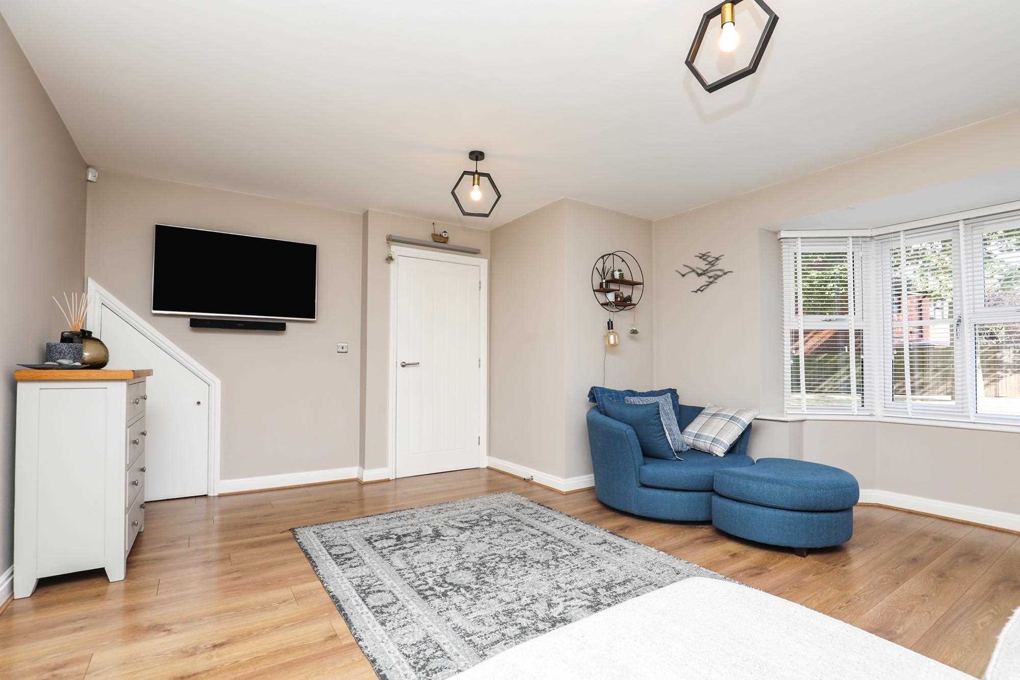 11 Ashton Close — photo 3 of 19