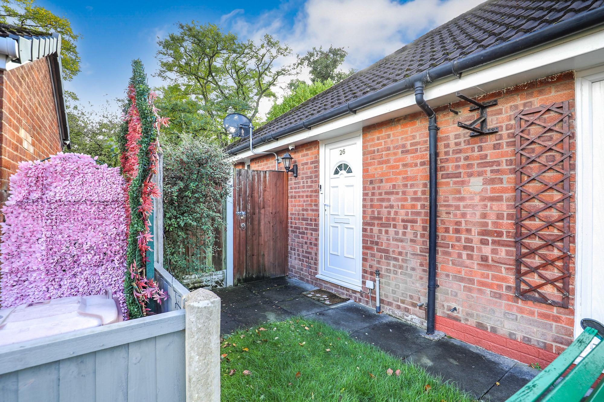 26 Abberley Close — photo 1 of 11
