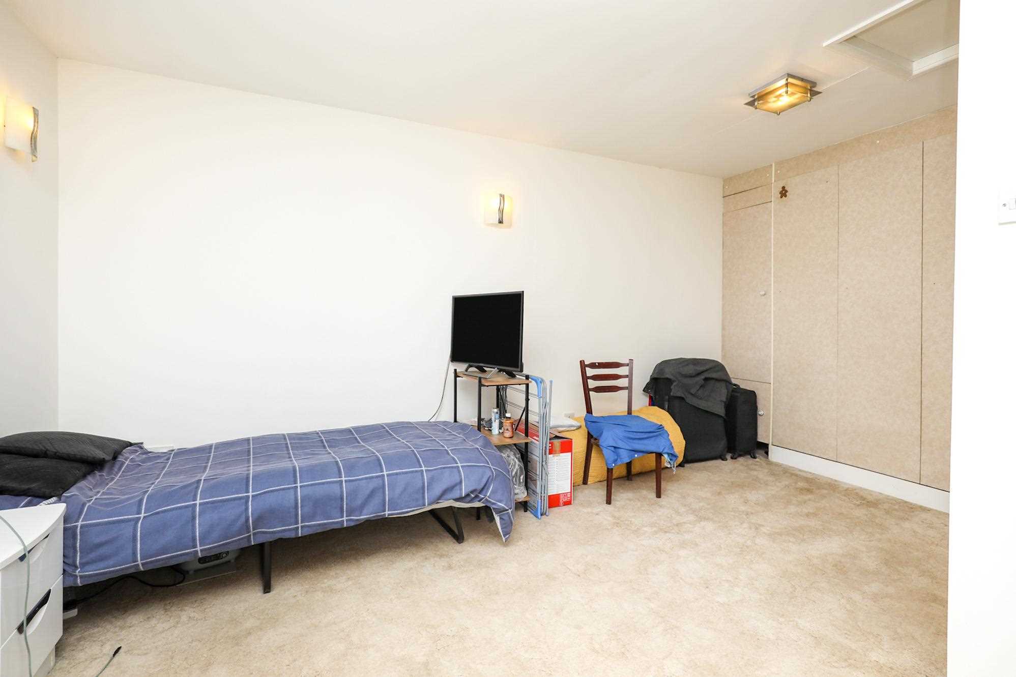 26 Abberley Close — photo 3 of 11