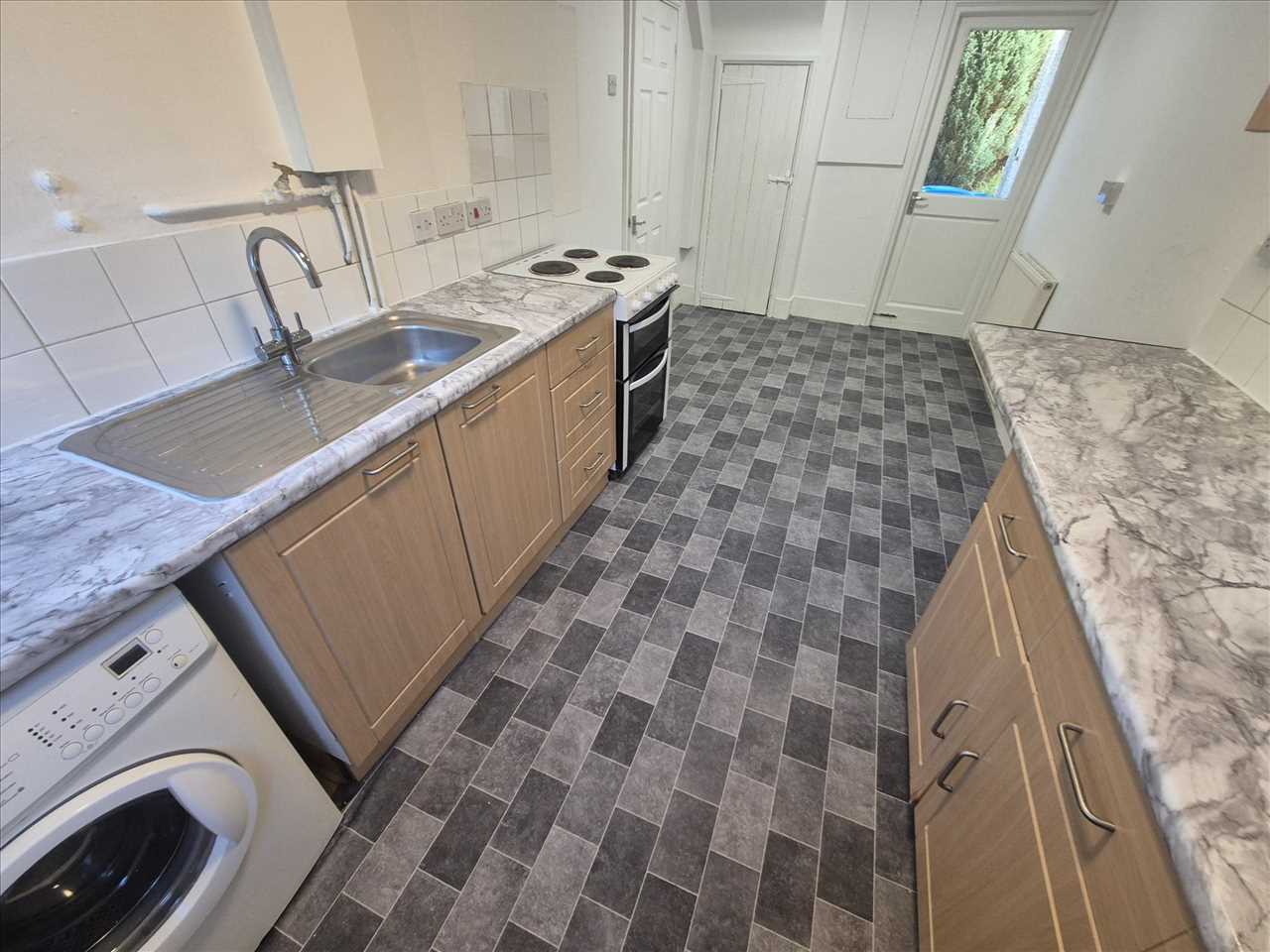 27 Pershore Road, Kirby — photo 6 of 12